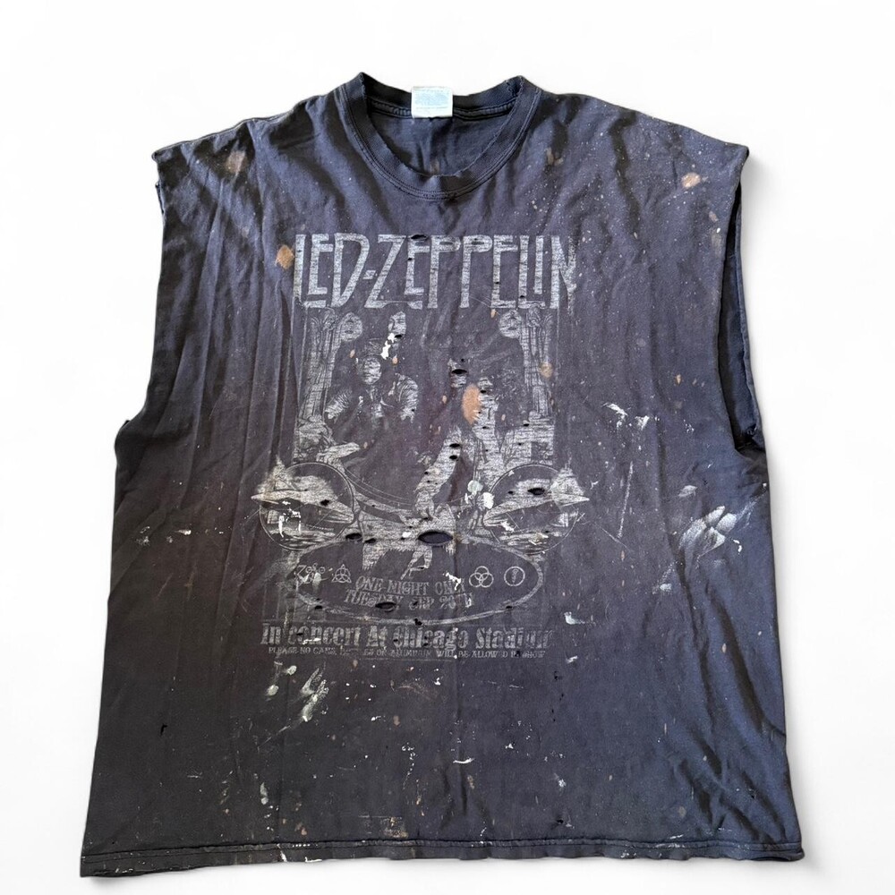 Men's Black and Grey T-shirt